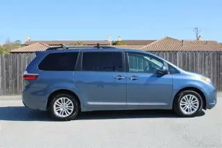 2017 Toyota Sienna XLE