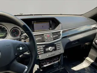 Mercedes-Benz E-Class 2010 AWD E 350 Luxury 4MATIC 4dr Sedan