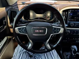 GMC Canyon 2022 4x4 Denali 4dr Crew Cab 5 ft. SB