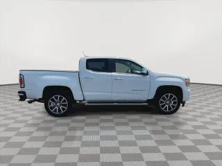 GMC Canyon 2022 4x4 Denali 4dr Crew Cab 5 ft. SB