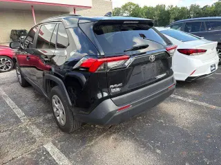 Toyota RAV4 2021 LE 4dr SUV