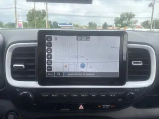 Hyundai VENUE 2024 Limited 4dr Crossover