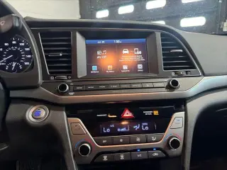 Hyundai ELANTRA 2017 Limited 4dr Sedan (US)