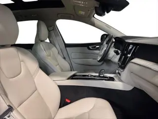 Volvo XC60 2023 AWD B5 Plus Dark Theme 4dr SUV