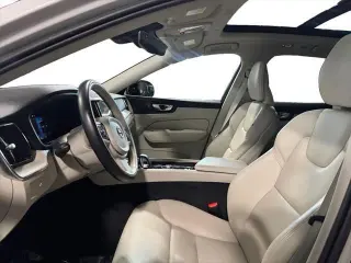 Volvo XC60 2023 AWD B5 Plus Dark Theme 4dr SUV