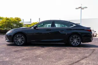 Lexus ES 300h 2023 4dr Sedan