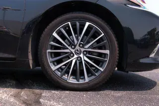 Lexus ES 300h 2023 4dr Sedan