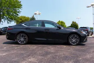Lexus ES 300h 2023 4dr Sedan