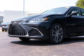 Lexus ES 300h 2023 4dr Sedan