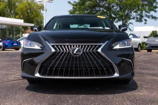 Lexus ES 300h 2023 4dr Sedan