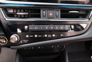 Lexus ES 300h 2023 4dr Sedan