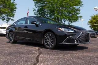 Lexus ES 300h 2023 4dr Sedan