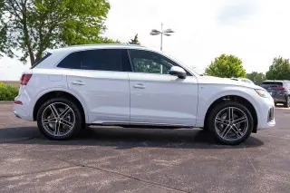 Audi Q5 2024 AWD e quattro S line Premium 55 TFSI 4dr SUV