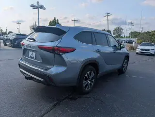 Toyota Highlander 2022 AWD XLE 4dr SUV