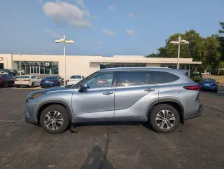 Toyota Highlander 2022 AWD XLE 4dr SUV