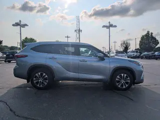 Toyota Highlander 2022 AWD XLE 4dr SUV