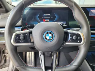 2024 BMW i5