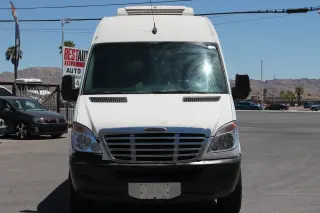 2008 Freightliner Sprinter se traduce como 

Camión Freightliner Sprinter del año 2008