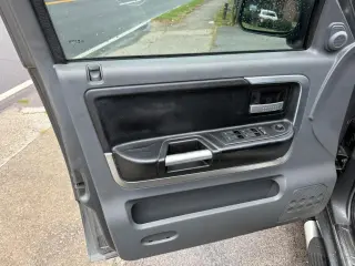 2006 Mitsubishi Raider