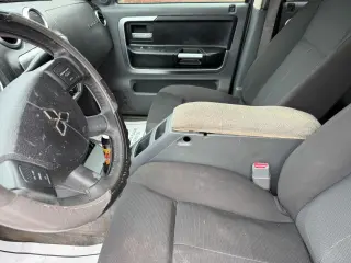 2006 Mitsubishi Raider