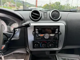 2006 Mitsubishi Raider