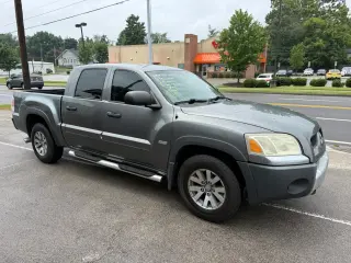 2006 Mitsubishi Raider