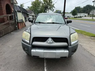 2006 Mitsubishi Raider