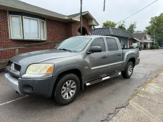 2006 Mitsubishi Raider