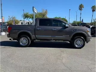 2017 Nissan Titan Crew Cab