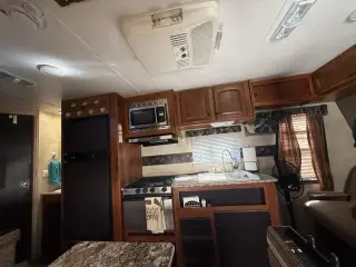 🏡 Se Renta Traila en Rialto