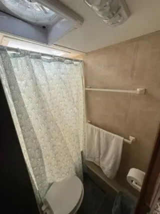 🏡 Se Renta Traila en Rialto