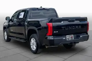 Toyota Tundra 2024 4x4 SR5 4 puertas CrewMax Cab Pickup SB