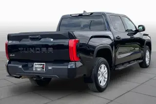 Toyota Tundra 2024 4x4 SR5 4 puertas CrewMax Cab Pickup SB