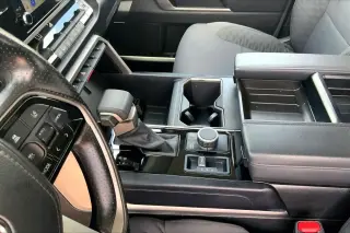 Toyota Tundra 2024 4x4 SR5 4 puertas CrewMax Cab Pickup SB
