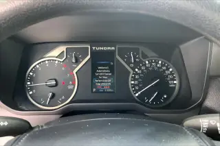 Toyota Tundra 2024 4x4 SR5 4 puertas CrewMax Cab Pickup SB