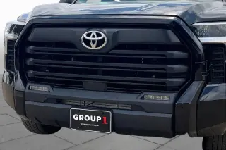 Toyota Tundra 2024 4x4 SR5 4 puertas CrewMax Cab Pickup SB