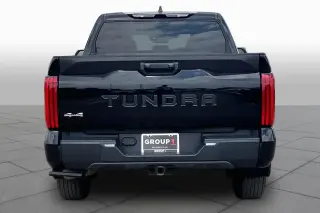 Toyota Tundra 2024 4x4 SR5 4 puertas CrewMax Cab Pickup SB