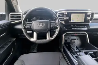 Toyota Tundra 2024 4x4 SR5 4 puertas CrewMax Cab Pickup SB