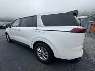 Kia Carnival 2024 LX Miniván de 4 puertas