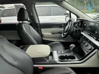 Kia Carnival 2024 LX Miniván de 4 puertas