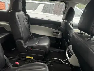 Kia Carnival 2024 LX Miniván de 4 puertas