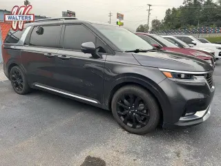 Kia Carnival 2022 SX Miniván de 4 puertas