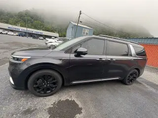 Kia Carnival 2022 SX Miniván de 4 puertas