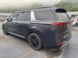 Kia Carnival 2022 SX Miniván de 4 puertas
