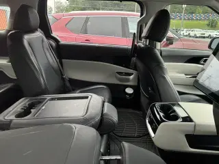 Kia Carnival 2022 SX Miniván de 4 puertas