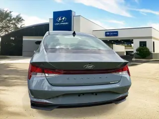 Hyundai ELANTRA 2023 SEL 4p Sedan