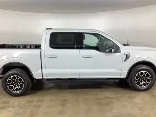 Ford F-150 2023 4x4 XLT 4 puertas SuperCrew batea corta de 5.5 pies