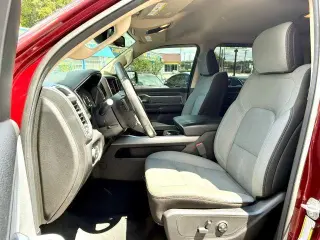 Ram 1500 2019 4x4 Big Horn Crew Cab de 4 puertas y batea de 5.6 pies