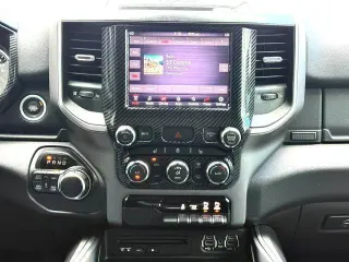 Ram 1500 2019 4x4 Big Horn Crew Cab de 4 puertas y batea de 5.6 pies