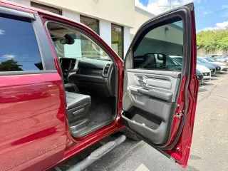 Ram 1500 2019 4x4 Big Horn Crew Cab de 4 puertas y batea de 5.6 pies